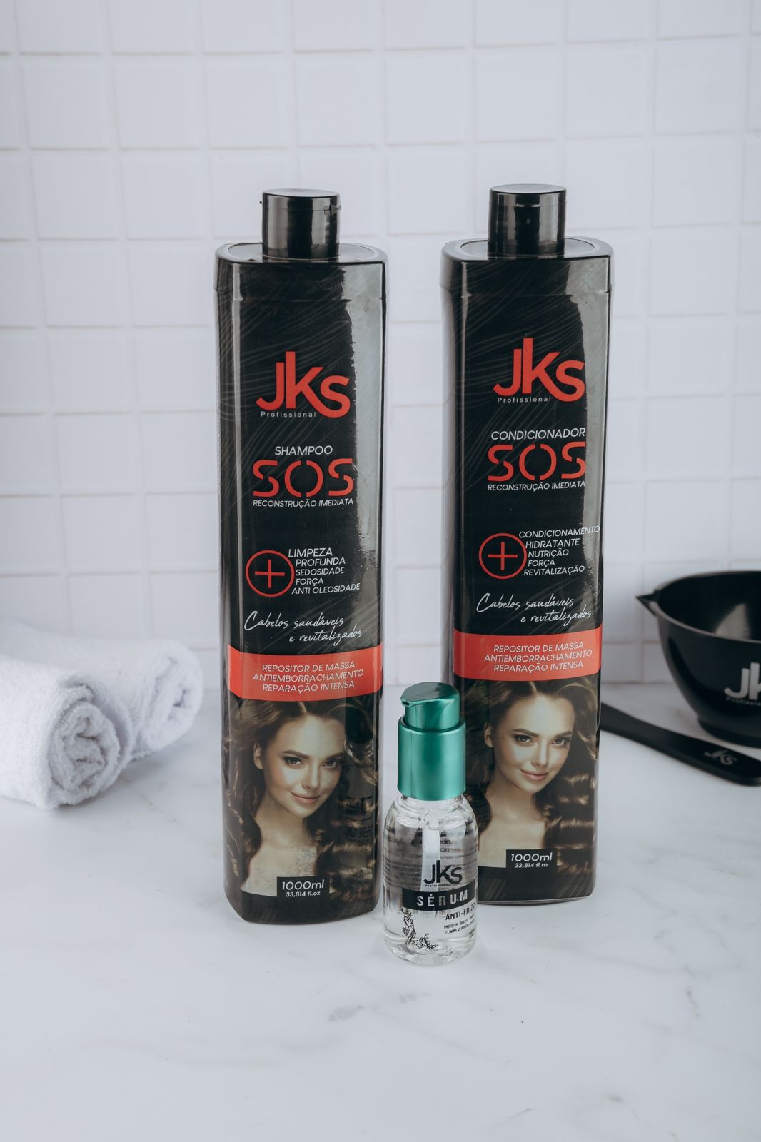 Shampoo e condicionador sos + serum antifrizz.